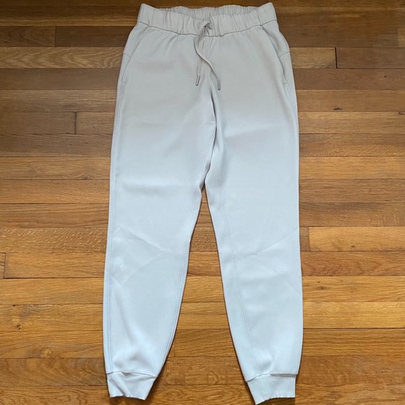 [Lululemon] On The Fly Woven Jogger Silverscreen LIKE NEW - Picture 5 of 8